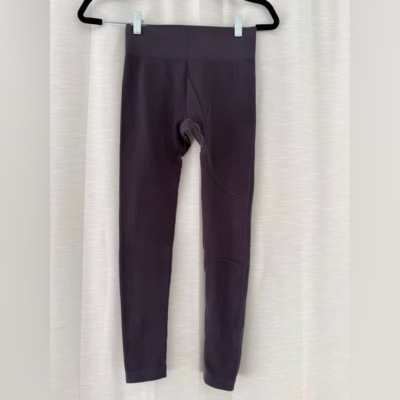 Ribbed High Rise Leggings Gray Slim Fit | Size S/M - Picture 3 of 8